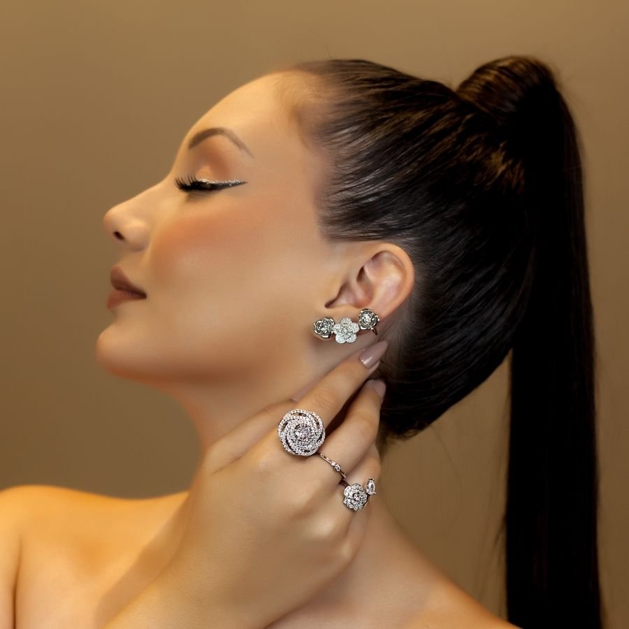 Brinco earcuff rosas com zircônias banhado a ródio branco