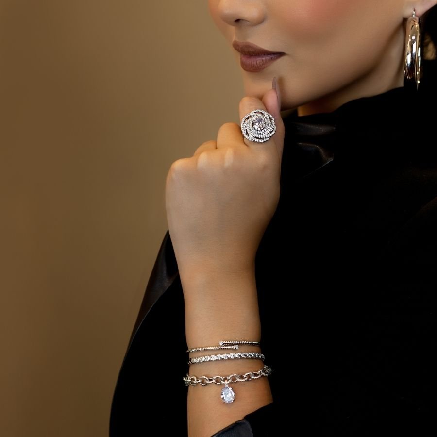 Bracelete trançado cravejado banhado a ródio branco