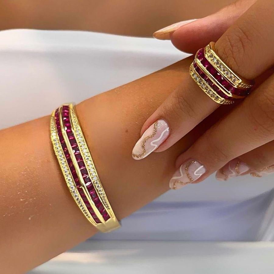 Bracelete cravejado cristal e fuccia banhado a ouro18k
