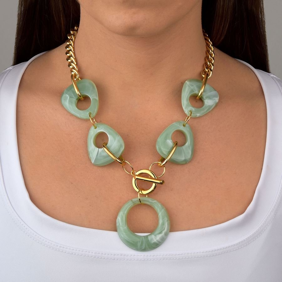 Colar Artesanal com Resinas em Verde - Dourado