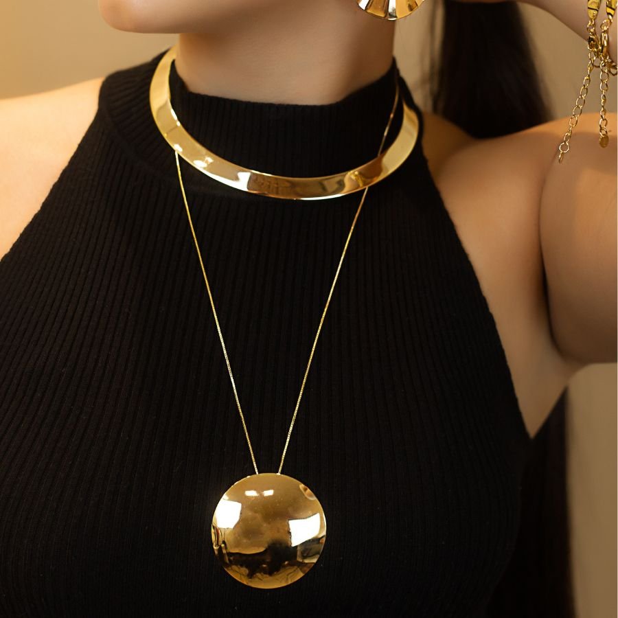 Colar esfera abaulada lisa banhado a ouro18k