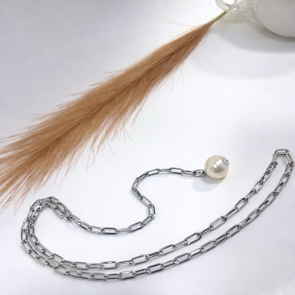 Colar longo e curto de elos com pérola banhado a ouro branco