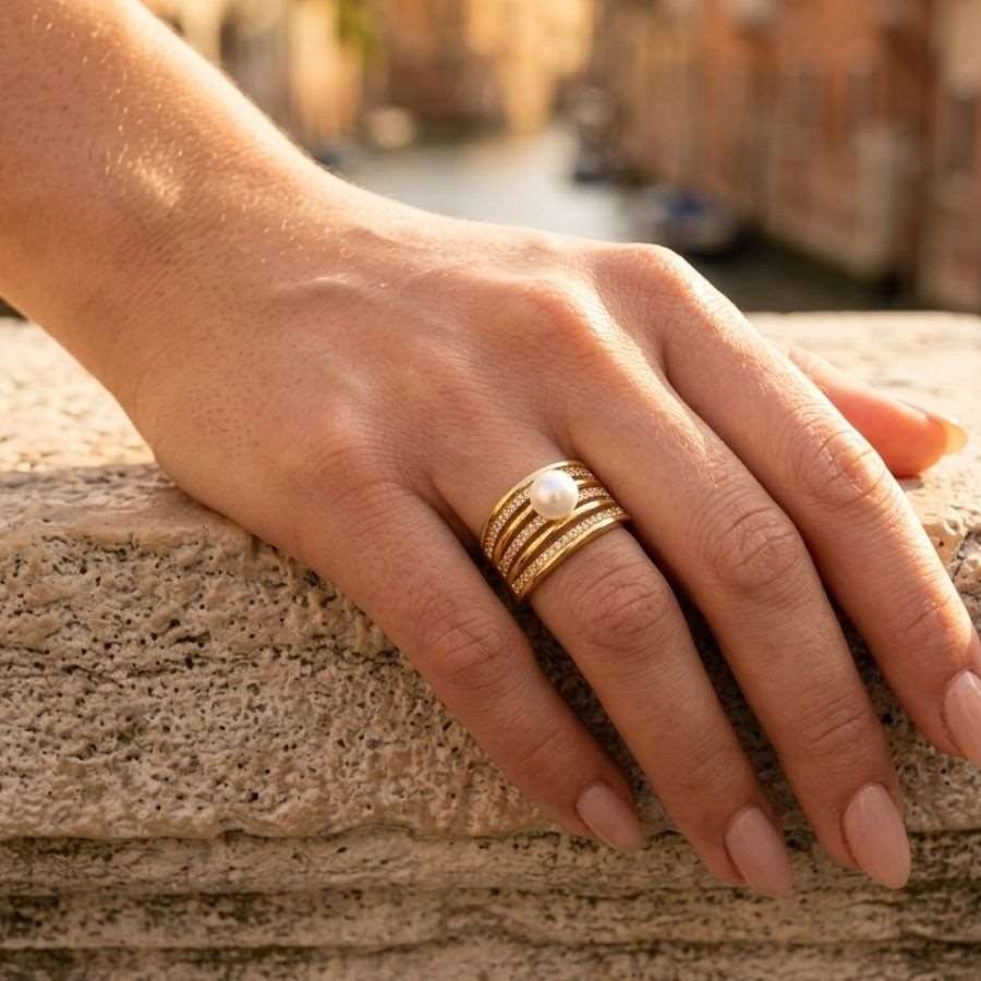 Anel de pérola cravejado banhado a ouro18k